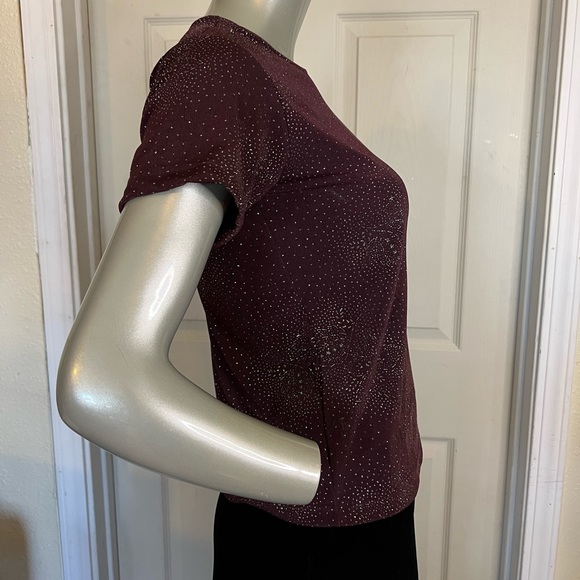 Very pretty Dark maroon blouse with sparkle floral like pattern. Size small - Picture 2 of 12